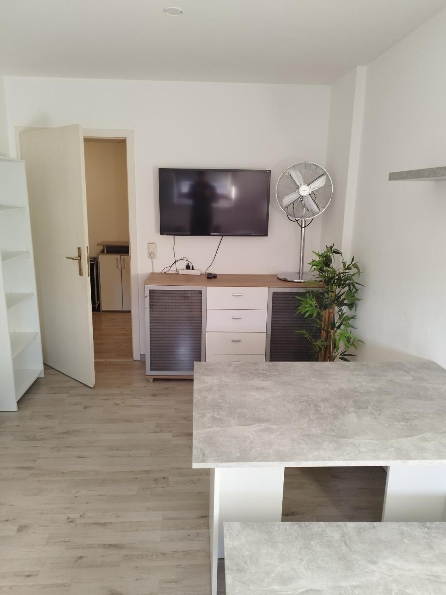 Flex Aparts - Grosse, Moeblierte Wohnung In Zwickau Mit 2 Zimmern Екстериор снимка
